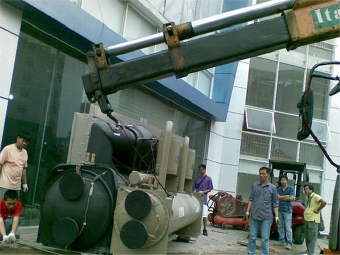 大荔县随车吊和汽车吊的核心区别是什么？哪种更省钱？